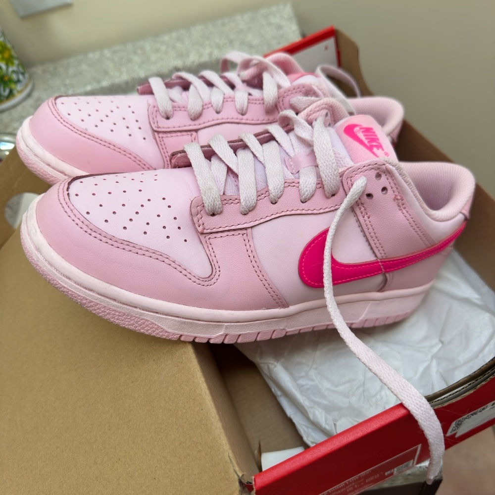 Nike Dunk Low Triple Pink Sneakers - Picture 5 of 7